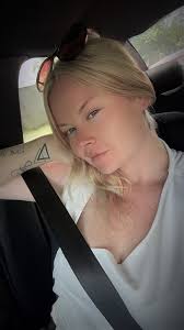 Hi Delete if not allowed Im caity I love photography and Id like to meet  friends 20-30 in australia.I have no friends due to my disability.I limp  and knees bend from spinabifida.I