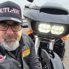 What windshield options are available to reduce helmet buffering