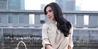 Hal ini terungkap dari sebuah video yang bahkan, ada sejumlah spekulasi bahwa syahrini hamil. Dikabarkan Hamil Alami Keguguran Syahrini Akhirnya Buka Suara Kapanlagi Com