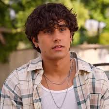 Ethan Morales 🩷🩷