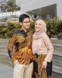 Check spelling or type a new query. 10 Inspirasi Baju Couple Muslim Ala Selebgram Ayu Indriati Dan Suami