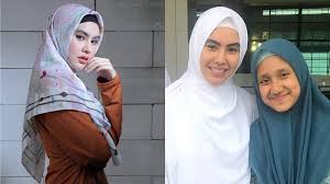 Ada pendapat yang mengatakan bahwa beliau lahir tanggal 8 rabi'ul awwal, seperti pendapat ibnu hazm. Anak Habib Usman Ngaku Ibu Tirinya Selama Ini Galak Cerewet Kartika Putri Takut Aku Dibully Nih Tribunnewsmaker Com