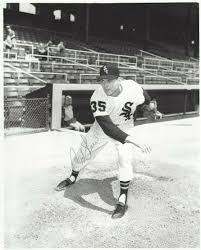 Pitcher Bob Shaw In Comiskey Park In 1958 Shaw Came To The White Sox From Detroit With Ray Boone For Pitchers Bi In 2020 Chicago White Sox Tito Francona Comiskey Park