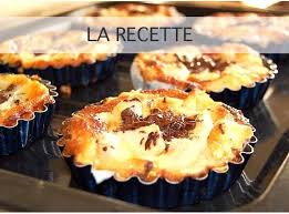 Une Pate Feuilletee 2 Oeufs 200g De Creme Fraiche Epaisse 80g De Sucre En Poudre 50g De Chocolat Rape Un Cuil Poire Au Chocolat Mini Tarte Gateau Creme Fraiche