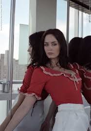 Emily olivia leah blunt is a british actress known for her roles in paholainen pukeutuu pradaan (2006), nuori victoria (2009), edge of tomorrow (2014), and. Emily Blunt Stacey Mark Photoshoot 2005 Emily Blunt Celebrities Blunt