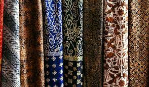 Model baju batik ini memiliki bagian lengan yang pendek. Tampil Moderen Dengan Usaha Pembuatan Kain Batik Tradisional
