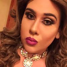 Esta corona es el sueño de cualquier travesti"