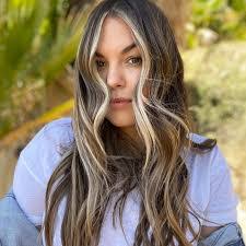 Melissa Layton's Instagram, Twitter & Facebook