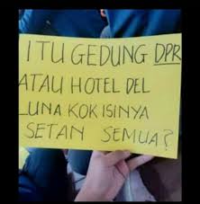 Kaum Rebahan Sampai Bangkit Ini 7 Meme Kocak Yang Menohok Dpr Ri