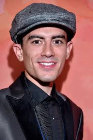 El es el joven puertorriqueño Juan Rodríguez campeón mundial de ajedrez  pero como no es La casa de los famosos nadie lo compartirá ...