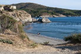 Vue Sur La Cote Vermeille En Arrivant Dans La Plage Del Forat Port Vendres Plage Plage Naturiste Argeles Sur Mer