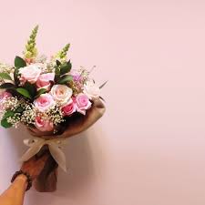 Das ehepaar lädt freunde und familie zu einer kleinen feier oder richtig großen sause ein. 10 Hochzeitstag Ideen Und Tipps Fur Die Rosenhochzeit