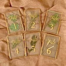 スケルトンがかわいい アクリルを使った テーブルナンバー 15選 結婚式準備はウェディングニュース ウェディング 名札 結婚式 名札 結婚式 席札