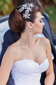 Maria Elena Headpiece And Earrings Chic Paresien Houseofelystyledshoot Miamiweddings Bridal Veils And Headpieces Wedding Gown Accessories Bridal Headpieces