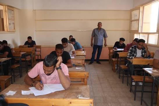 طلاب الثانوية العامة في كفر الشيخ ينتظمون داخل اللجان الامتحانية - بوابة الأهرام