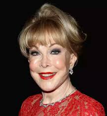 Barbara Eden cumple 92 años hoy, y se ve maravillosa