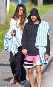 Peter daryl evans (born 29 august 1973) is an australian conspiracy theorist, chef, and former television presenter, who is best known as a former judge of the competitive cooking show my kitchen. Pete Evans Rarely Seen Wife Nicola Robinson Joins Her Husband At The Beach Daily Mail Online