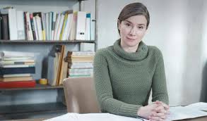 Он не только симулирует демократию, которой нет, но и изображает диктатуру, которой в реальности не существует. Ekaterina Shulman Ya Ne Veryu Chto Deti Travmiruyutsya Tekstami Tut Ya Rashozhus S Nyneshnej Moralyu