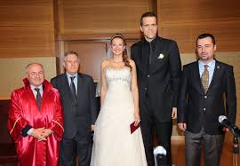 Başbakan recep tayyip erdoğan'ın eşi emine erdoğan, 2010 yılında avrupa ve dünya şampiyonu olan bayan sporcular ile annelerini yemekte ağırladı. Oguz Savas Da Evlendi Breaking Soccer Celebrity News