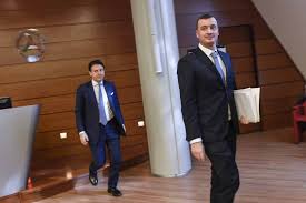 'il portavoce' (piemme) è il memoir di rocco casalino, che racconta una storia diversa da quella di tanti politici italiani. Il Portavoce La Biografia Di Casalino Bloccata Dalla Crisi Di Governo