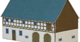 Der bastelbogen besteht aus einer mappe, 5 seiten mit den teilen der kirche vom hahn auf der turmspitze bis zum chor und dazu gibt es noch einen begleittext mit hintergrundinformationen. Pin By Petra Wagner On Karacsonyi Falu Paper Models Historic Buildings Card Stock