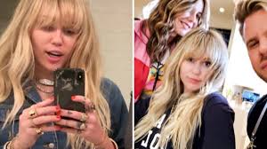 Miley still hasn't ditched her platinum blonde hair, but we may be seeing signs of that pretty soon as the singer is starting to show her roots more. Miley Cyrus Reveals Hannah Montana Blonde Hair And Bangs Allure