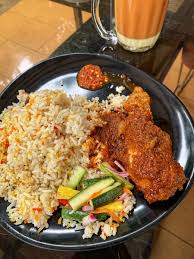 Untuk lauk, anda bisa memilih masak kurma (gurih) atau masak tikka (pedas). Cyberjaya Info On Twitter Nasi Minyak Ada Lauk Ayam Masak Merah Dan Gulai Daging Kedua Duanya Sedap