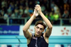 Armand duplantis produced the highest ever outdoors jump in the pole vault as he cleared 6.15m at the diamond league meeting in rome. Lompat Galah Garden Clash Lavillenie Dan Duplantis Juara Bersama Sport Tempo Co