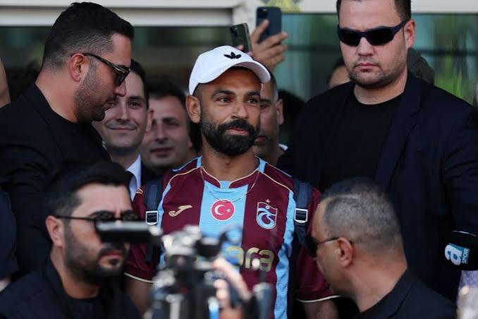 İNGİLTERE'DEN TRABZONSPORLU YILDIZ SALAH'A TRAFİK CEZASI