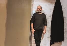 His first successful book, auld licht idylls (1888), contained sketches of life in kirriemuir, and the stories in a window in thurms (1889) continued to explore that setting.the little minister (1891), a highly sentimental novel in the same style. Barrie Kosky Komische Oper Berlin