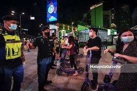 Jalan cepat adalah salah satu olahraga yang termasuk ke dalam cabang olahraga atletik. Tunggang E Skuter Di Jalan Raya Satu Kesalahan Mulai 2021