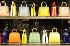 Tutti gli outlet d'italia con sconti fino al 90%. Ø§Ù„Ø¹Ø§Ø¦Ù„Ø© Ø§Ù„Ù…Ù„ÙƒÙŠØ© Ø±Ø¬Ù„ Ù…Ø·ÙˆÙŠ Outlet Prada Plasto Tech Com