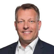 Throwback to 1954, when the Gotland 1 HVDC project made history,  revolutionizing power transmission. In this photo, Mrs. Pamela Lamm stands  proudly in the valve hall, beside the groundbreaking…