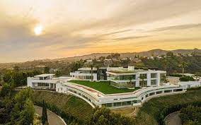 De ce fait, 126 est classé avant 59 , puisque 0,126 est un nombre plus petit que 0,59. As Selling Sunset Returns Meet The Man Behind The 500 Million Los Angeles Giga Mansion
