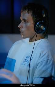 Daniel Schellhase, von Deutschland, Spiele seine Weise zu einer  Goldmedaille gegen Victor Sanchez Munoz, von Spanien, die während der World  Cyber Games 2007 Grand Finals in FIFA Soccer 07 in Seattle statt