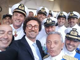 Non mi chieda se li faremo scendere, mi chieda piuttosto come stanno i migranti. Danilo Toninelli On Twitter Un Grazie Di Cuore Per La Tutela Del Nostro Mare E Delle Nostre Coste Ma Anche Per La Grande Professionalita E Umanita Al Servizio Della Vita Degli Altri