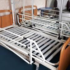 Letto elettrico da degenza per anziani e disabili in legno con sponde e alzamalati ad altezza variabile e rete pieghevole elettrica. Letto Ospedaliero Viterbo Usato In Italia Vedi Tutte I 10 Prezzi