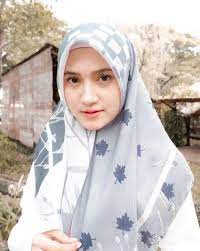 10 Potret Tentang Silvia Anggraini Pemeran Aliya Para Pencari Tuhan 12 Beautiful Hijab Hijab Chic Girl Hijab