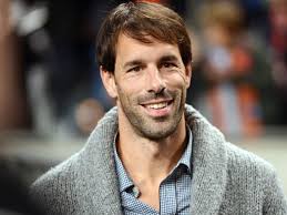 Born 1 july 1976) is a dutch football coach and former player. Em News Van Nistelrooy Erweitert Oranje Trainerstab