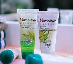 Punya wajah berminyak tentu repot, tidak nyaman dan tidak pd. Review Himalaya Herbals Purifying Neem Face Wash Mask Aprijanti