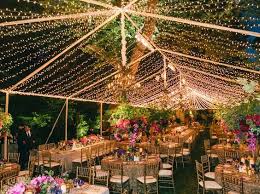 Untuk tempatnya kamu bisa menggunakan kebun kota atau halaman rumah sebagai venue pesta agar bisa lebih memangkas biaya. 8 Dekorasi Konsep Pesta Pernikahan Ini Bisa Jadi Inspirasi Lho Kamu Pilih Yang Mana