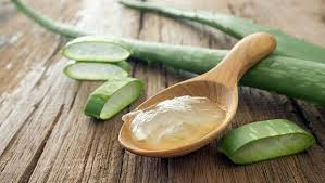 Jus buah mentimun dan lemon, ampuh membersihkan sekaligus menjaga kesehatan kulit wajah dari dalam. 4 Manfaat Luar Biasa Lidah Buaya Untuk Kecantikan Dan Kesehatan