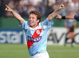 Gómez comenzó su carrera jugando con la cantera del arsenal de sarandí argentino, debutando con el equipo en 2003.dos años después, fue convocado oficialmente al primer equipo, pero no figuraba como titular con el lateral hasta el 2006.torneo apertura, durante el cual anotó 2 goles en 15 apariciones, como arsenal terminó la temporada en el quinto lugar. Anotando Futbol Arsenal De Sarandi Parte 5