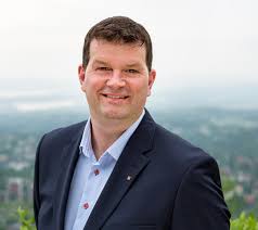 Isaksen sier han er enig med gabrielsen om at det må gjøres mer for å sikre et ordnet arbeidsliv, og. Global Outlook Norway Hans Christian Gabrielsen