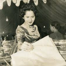 สมเด จพระเจ าพ นางเธอ เจ าฟ าก ลยาณ ว ฒนา กรมหลวงนราธ วาสราชนคร นทร ประส ต 6 พฤษภาคม พ ศ 2466 ณ กร งลอนดอน ประเทศอ งกฤษ ส ราชวงศ กร งเทพมหานคร พฤษภาคม