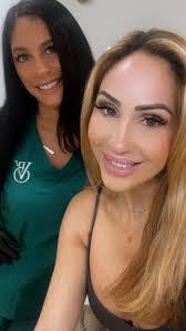 Sandra Mannino's Instagram, Twitter & Facebook