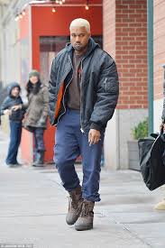 Kanye West Debuts Platinum Blonde Hair As He Steps Out In Manhattan Men Blonde Hair Platinum Blonde Hair Dyed Hair Men
