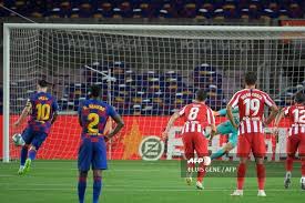 Possibly the greatest clash of styles in la liga santander is that of futbol club barcelona vs atletico de madrid. Hasil Barcelona Vs Atletico Madrid Gol Ke 700 Messi Tak Mampu Bawa Barca Menang Halaman All Kompas Com