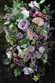 Wiazanka Nagrobna Ze Sztucznych Roslin Beautiful Flower Arrangements Flower Arrangements Beautiful Flowers