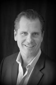 Warren Ritchie's Instagram, Twitter & Facebook